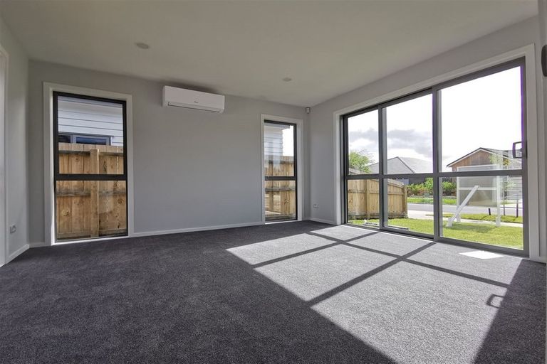 Photo of property in 24 Tarras Road, Kumeu, 0810