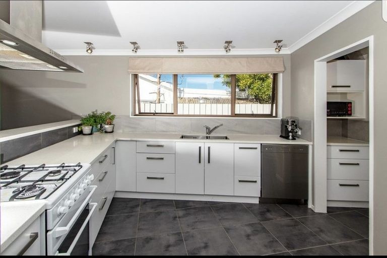 Photo of property in 9 Gilmour Place, Taradale, Napier, 4112