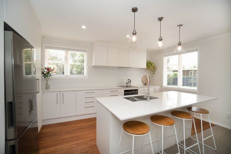 Photo of property in 15 Ruamahanga Crescent, Terrace End, Palmerston North, 4410