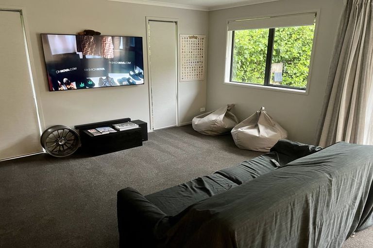 Photo of property in 31 Mooring Close, Whitby, Porirua, 5024