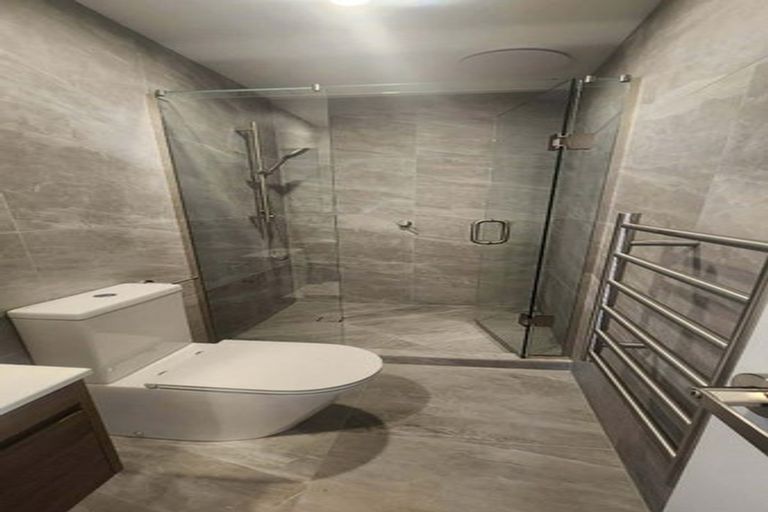 Photo of property in 2/19 Roberts Road, Glenfield, Auckland, 0629