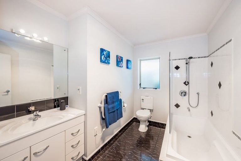 Photo of property in 78 Guildford Drive, Paraparaumu, 5032