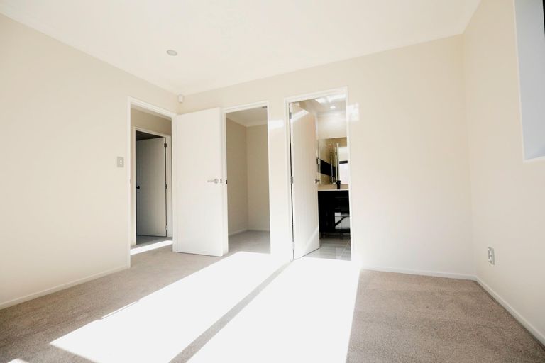 Photo of property in 9a Rimu Street, New Lynn, Auckland, 0600