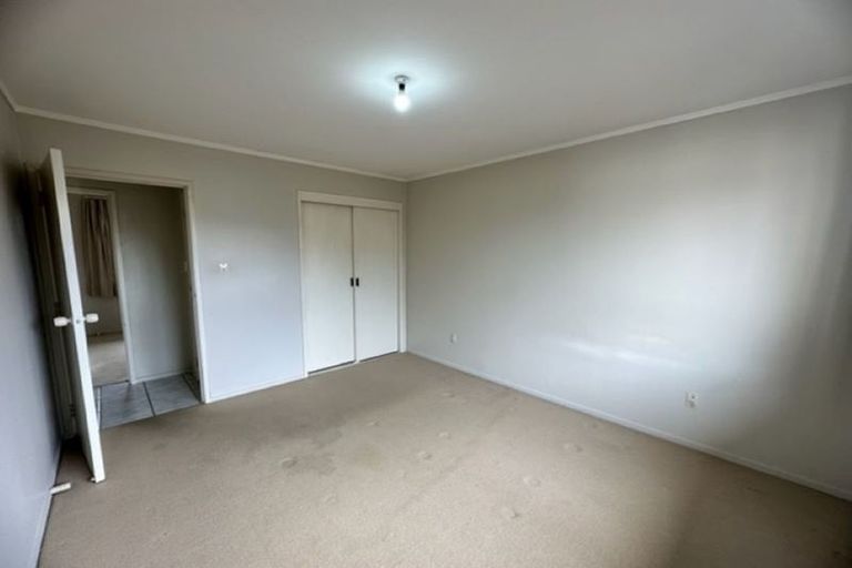 Photo of property in 10 Jillteresa Crescent, Half Moon Bay, Auckland, 2012