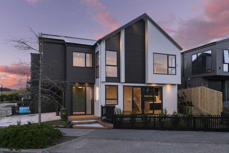 Photo of property in 102 Te Oneroa Way, Long Bay, Auckland, 0630