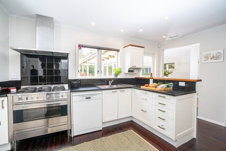 Photo of property in 273 Karori Road, Karori, Wellington, 6012