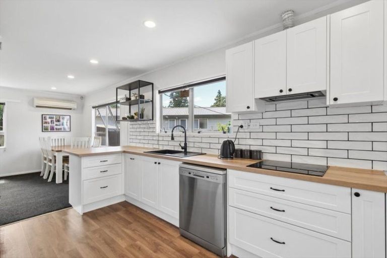 Photo of property in 12 Conifer Place, Te Puke, 3119