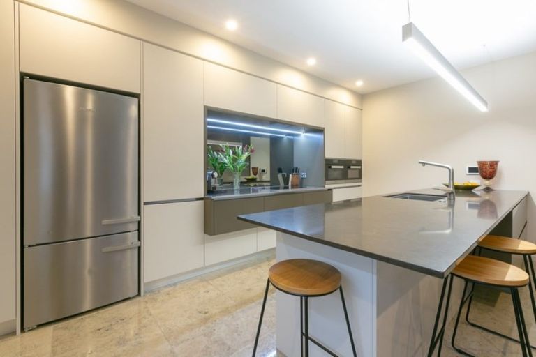 Photo of property in 14 Autere Street, Strandon, New Plymouth, 4312