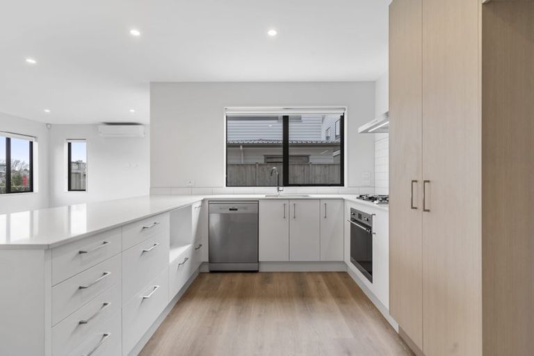 Photo of property in 18 Gosper Road, Takanini, 2112