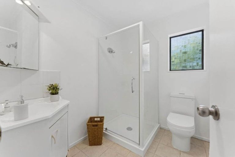 Photo of property in 30 Hoskins Avenue, Hillsborough, Auckland, 1042