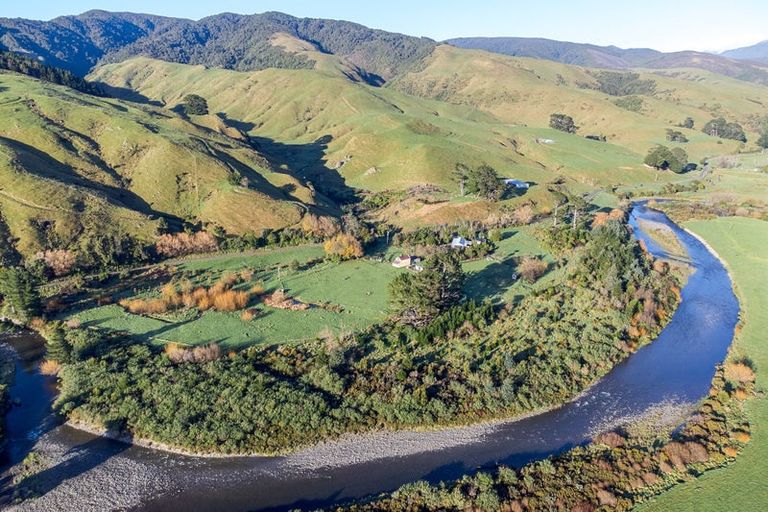 Photo of property in 318 Putara Road, Eketahuna, 4994