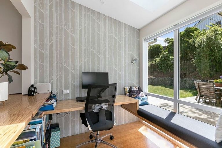 Photo of property in 10 Goddard Grove, Churton Park, Wellington, 6037