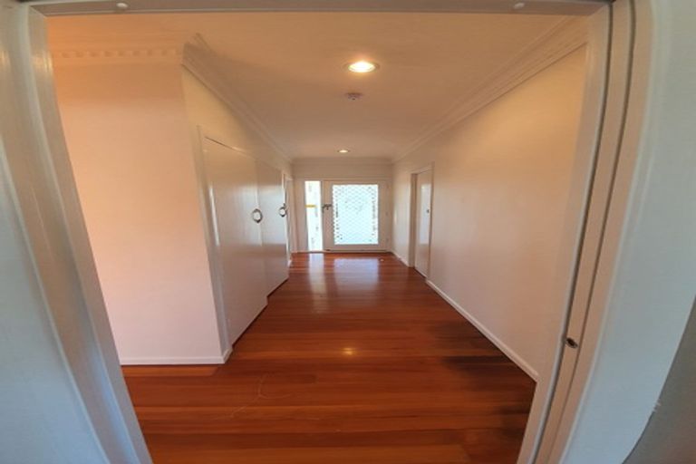 Photo of property in 306 East Coast Road, Forrest Hill, Auckland, 0620