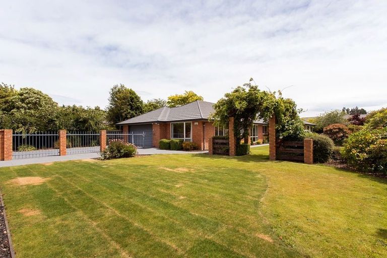 Photo of property in 317 Gardiners Road, Harewood, Christchurch, 8051
