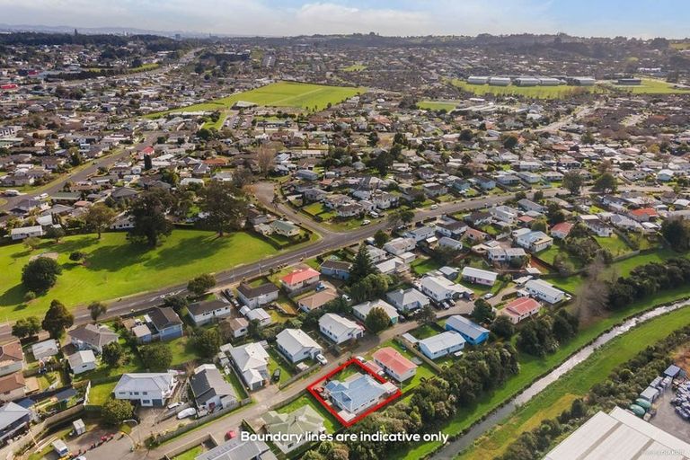 Photo of property in 1/18 Eulogy Place, Randwick Park, Auckland, 2105