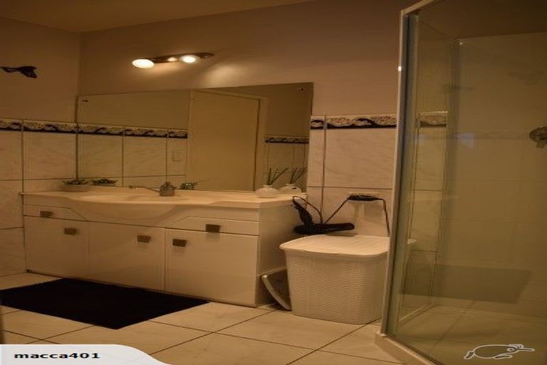 Photo of property in 3 Bridgehead Cove, West Harbour, Auckland, 0618