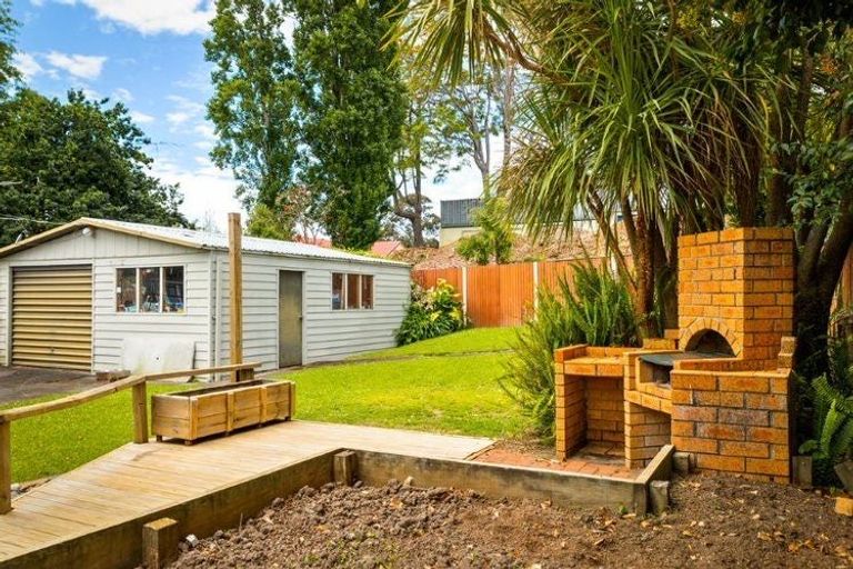 Photo of property in 52 Stottholm Road, Titirangi, Auckland, 0604