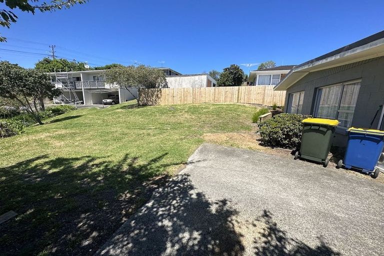 Photo of property in 2/6 Anne Road, Hillcrest, Auckland, 0627