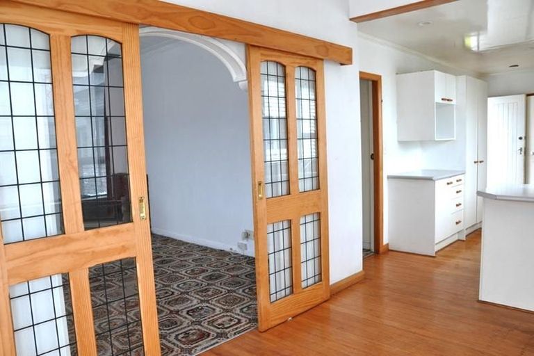 Photo of property in 187 Whites Line East, Waiwhetu, Lower Hutt, 5010