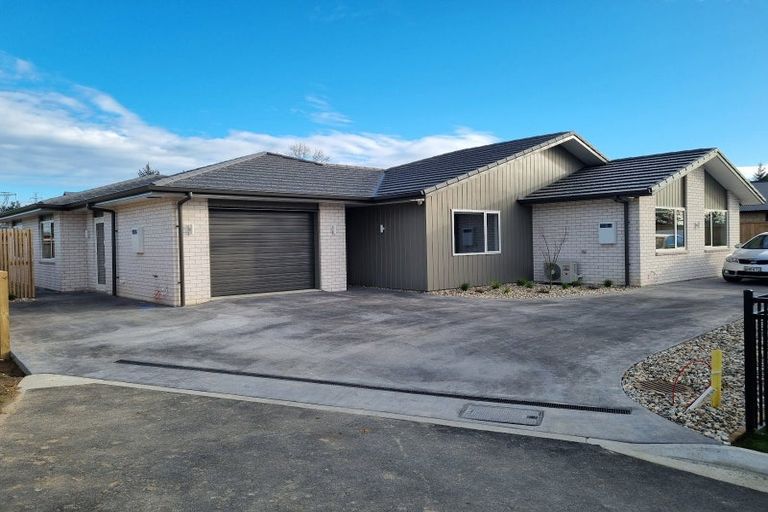 Photo of property in 19a Silverwood Lane, Leamington, Cambridge, 3495