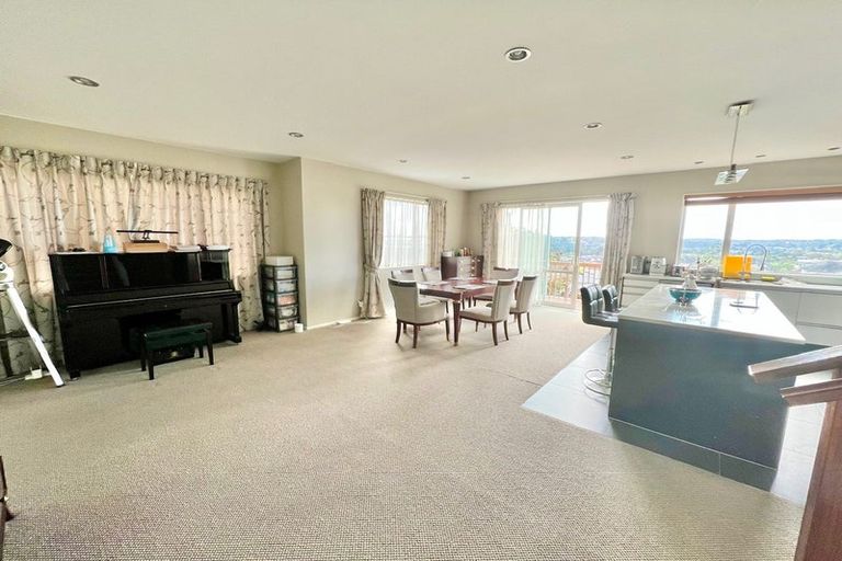 Photo of property in 92a Schnapper Rock Road, Schnapper Rock, Auckland, 0632