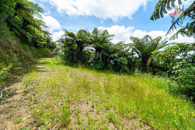 Photo of property in 107 Sweetacres Drive, Belmont, Lower Hutt, 5010