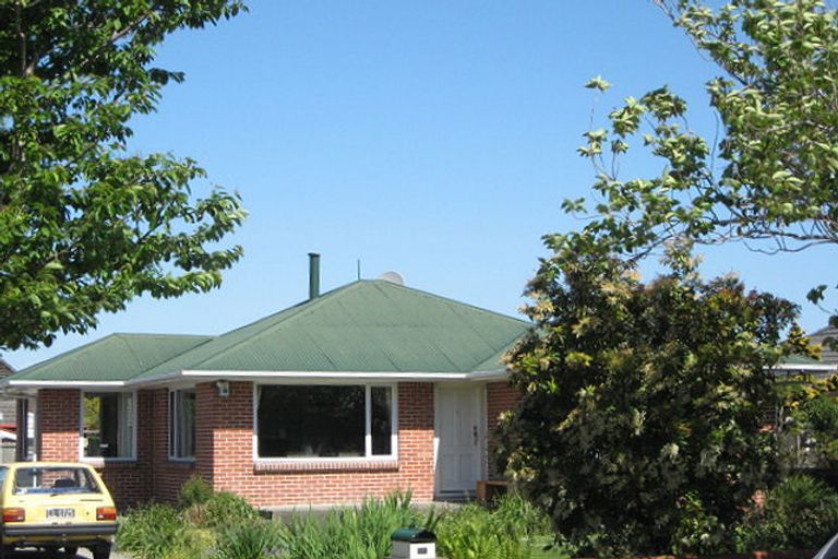 Photo of property in 30 Farquhars Road, Redwood, Christchurch, 8051