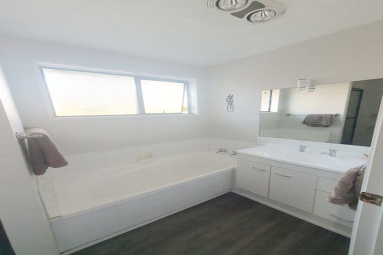 Photo of property in 24 Brogar Place, Casebrook, Christchurch, 8051