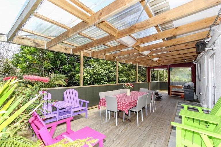 Photo of property in 238 Mangorei Road, Merrilands, New Plymouth, 4312
