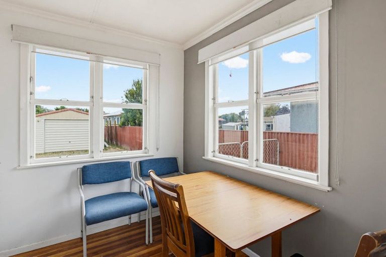 Photo of property in 14 William Street, Levin, 5510