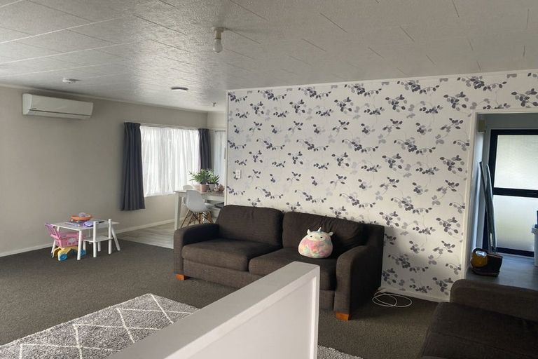 Photo of property in 37 Riverton Drive, Randwick Park, Auckland, 2105