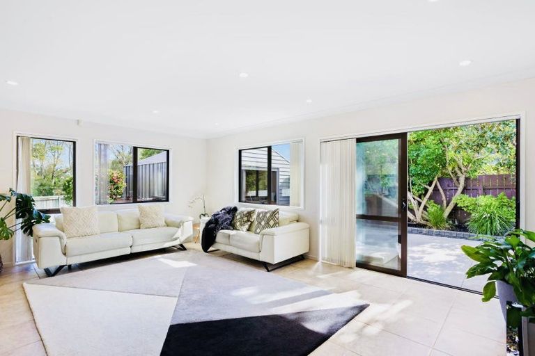 Photo of property in 109 Prince Regent Drive, Half Moon Bay, Auckland, 2012