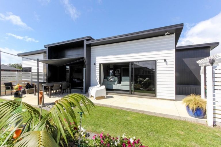 Photo of property in 23 Dreaver Drive, Waitara, 4320