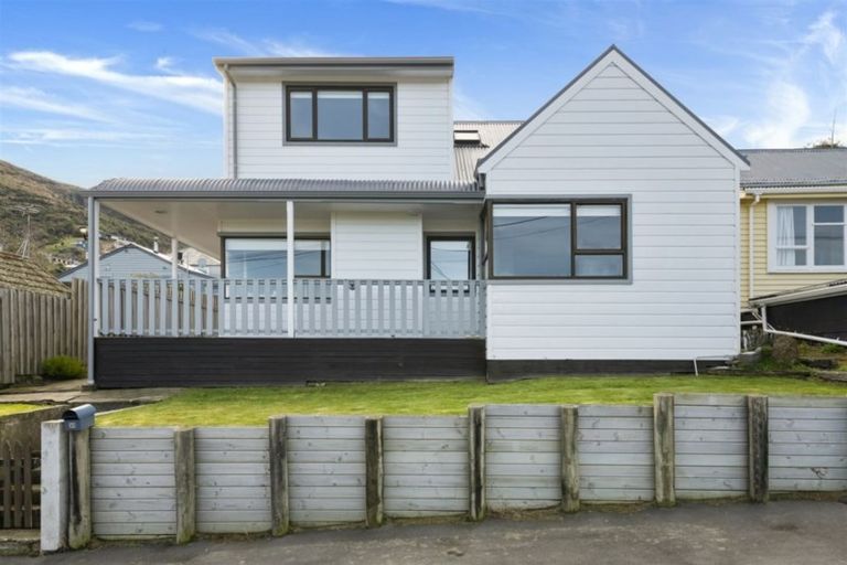 Photo of property in 30 Ripon Street, Lyttelton, 8082