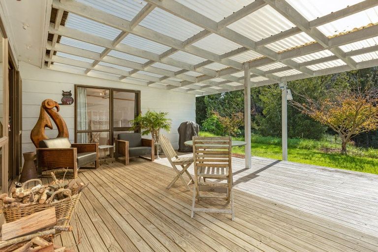 Photo of property in 12 Kaikatia Road, Pukenui, 0484