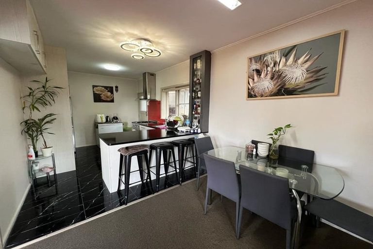 Photo of property in 1/165 Titirangi Road, New Lynn, Auckland, 0600