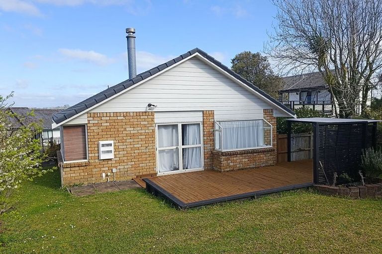Photo of property in 1 Jay Court, Botany Downs, Auckland, 2010