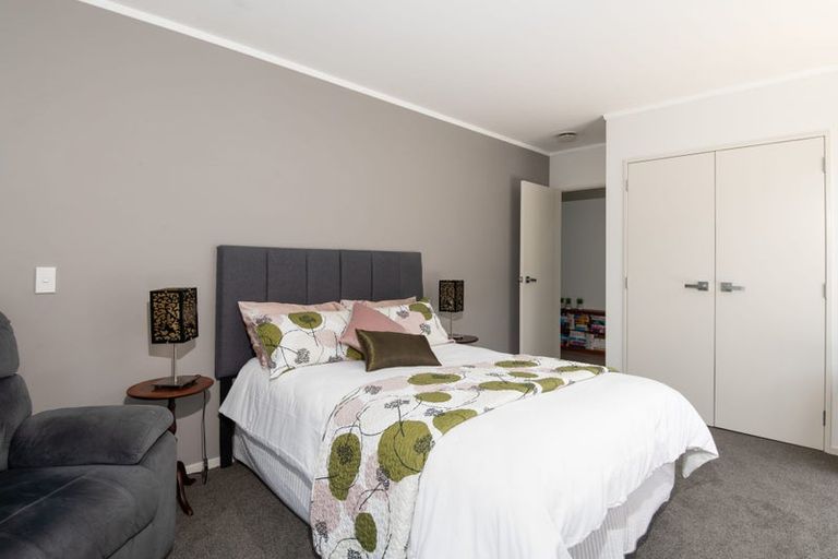 Photo of property in 42 Kenepuru Drive, Tawa, Wellington, 5028