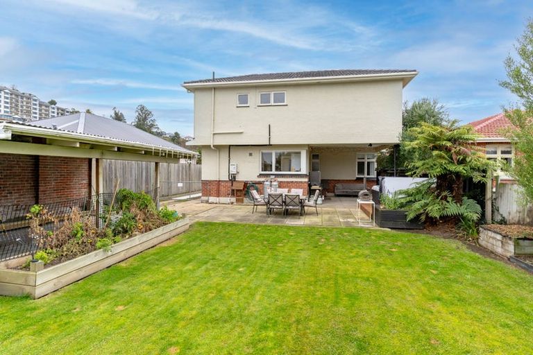 Photo of property in 16 Wycolla Avenue, Saint Clair, Dunedin, 9012