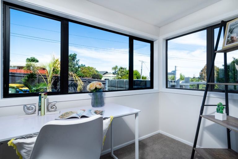 Photo of property in 1e Stottholm Road, Titirangi, Auckland, 0604