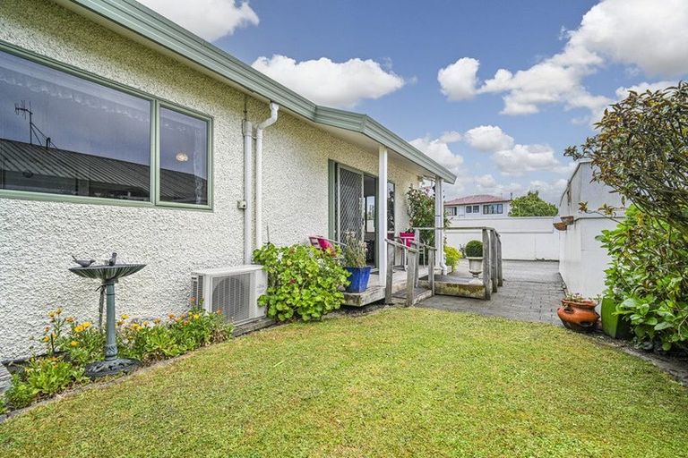 Photo of property in 3/239 Warwick Road, Mayfair, Hastings, 4122