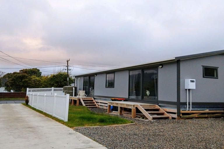 Photo of property in 6-6a Davis Grove, Wainuiomata, Lower Hutt, 5014