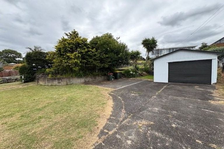 Photo of property in 12 Sullivan Avenue, Mangere Bridge, Auckland, 2022