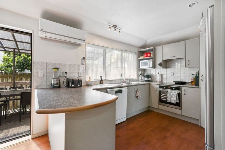 Photo of property in 26a Woodstock Road, Forrest Hill, Auckland, 0620