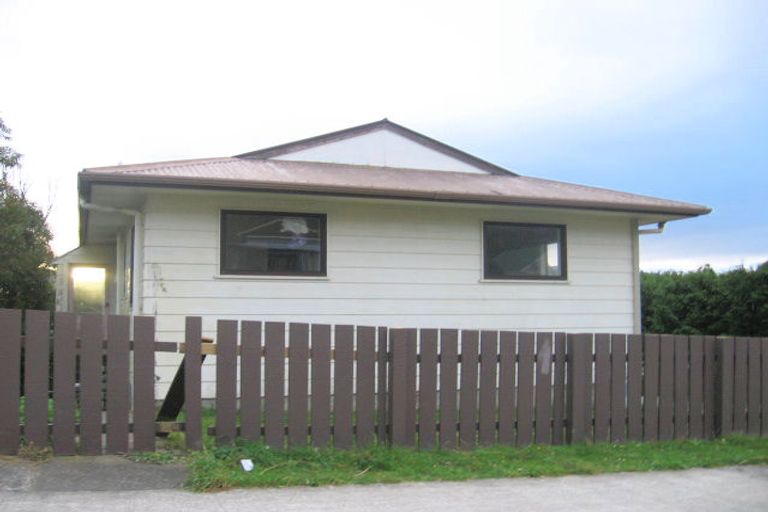 Photo of property in 102 Jamaica Drive, Grenada North, Wellington, 5028