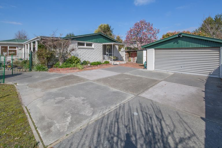 Photo of property in 14 Blairdon Place, Bishopdale, Christchurch, 8053