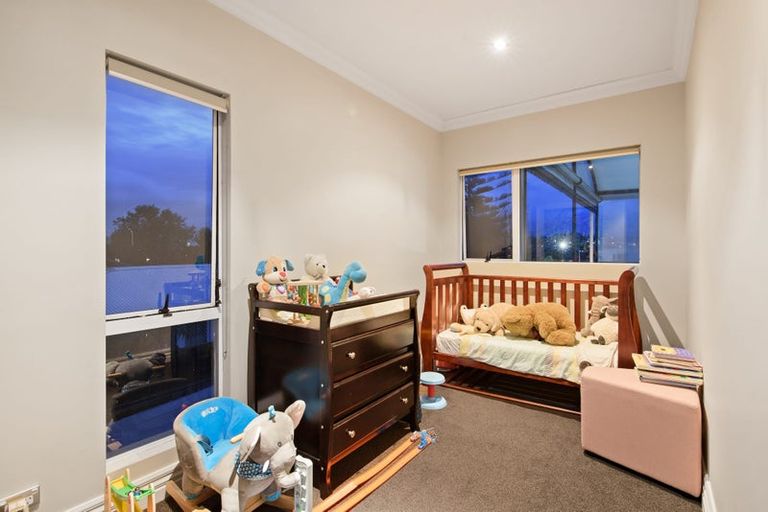 Photo of property in 8a Oteha Valley Road, Northcross, Auckland, 0632