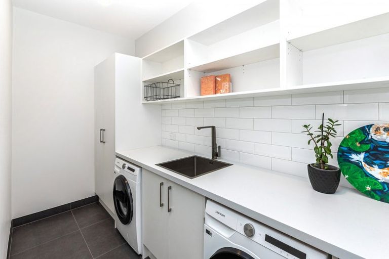 Photo of property in 3 Strowan Road, Strowan, Christchurch, 8052