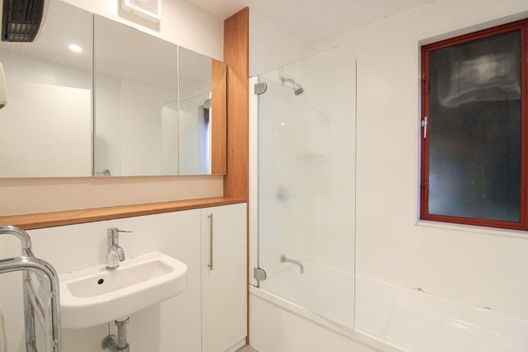 Photo of property in 8 Albemarle Road, Northland, Wellington, 6012