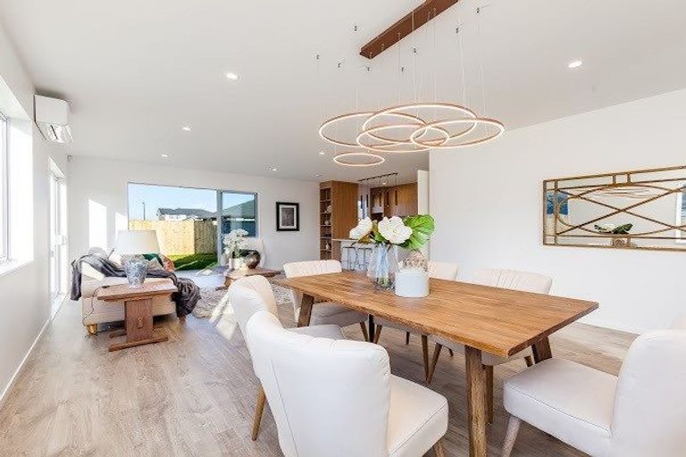 Photo of property in 12 Len Ireland Drive, Kumeu, 0810